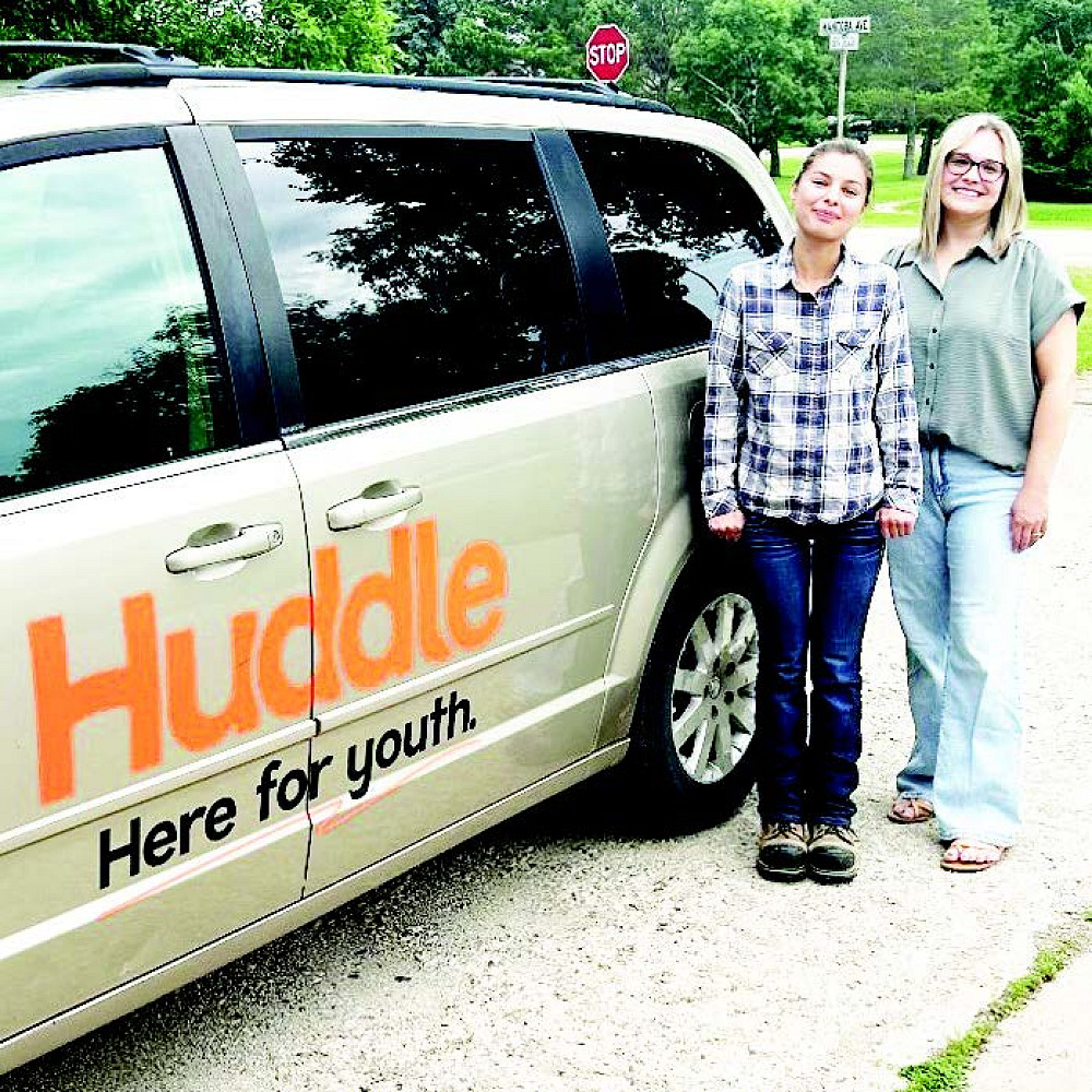 Huddle Satellite in Russell Peer Supporter – Ashawntai Mekish, Service Navigator – Jaime Massey