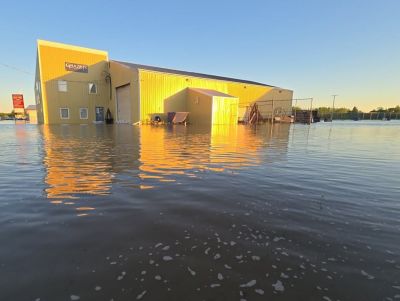 Local businesses help each other out in times of flooding