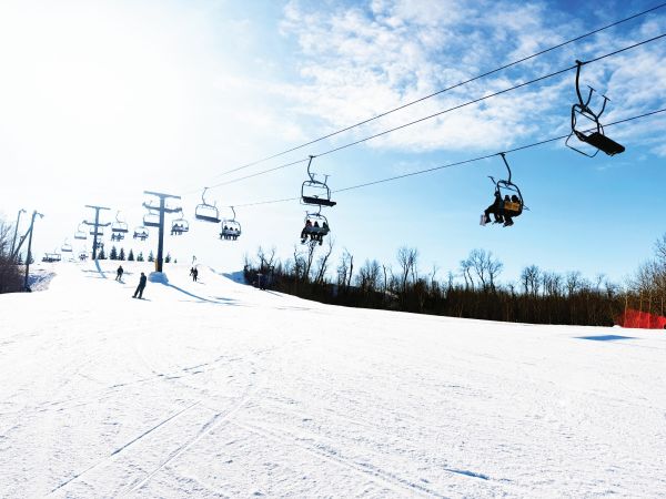 Sunshine, snow, and strong turnout for holiday weekend at Asessippi Ski Resort