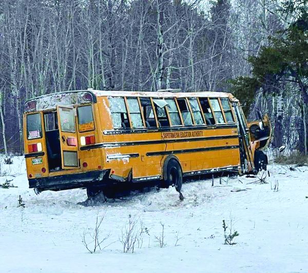 Sapotaweyak school bus rolls over, 15 sent to hospital