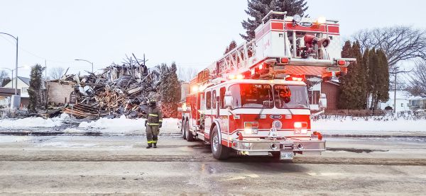 Weekend fire destroys Main Street apartment building